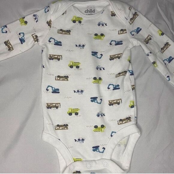 One long sleeve and one short sleeve onesie size 0-3M - Picture 2 of 6